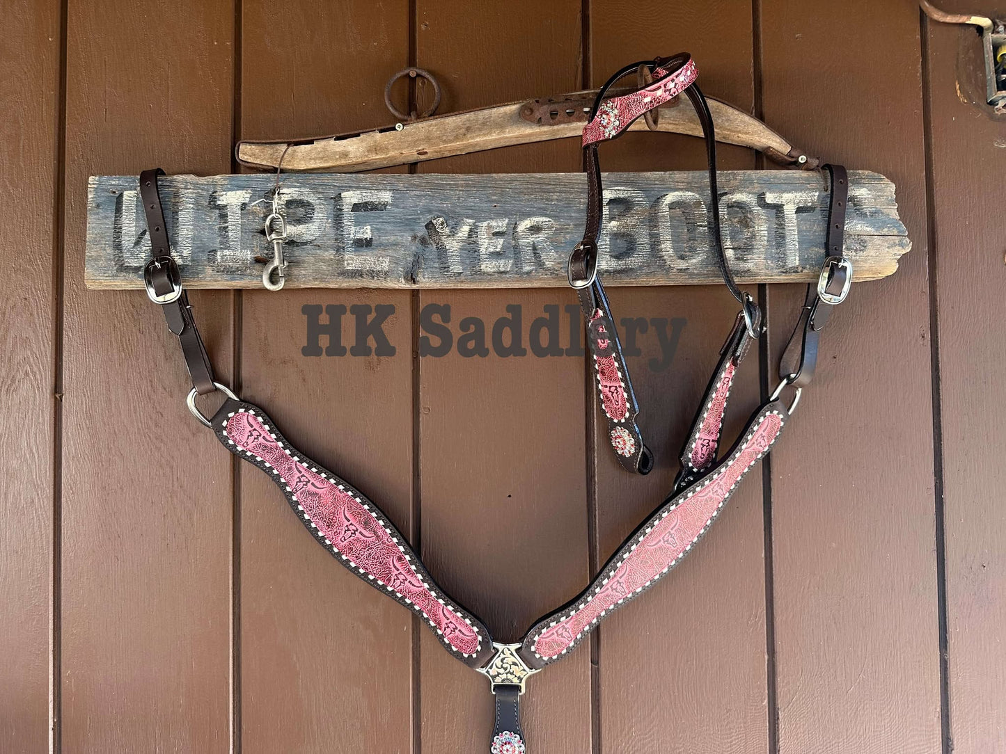 Chocolate/Pink Skull Tack Set
